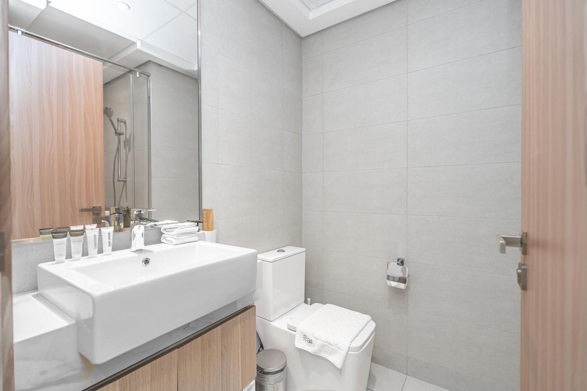 Escape24 Stylish Studio Azizi Riviera 8 Meydan One Dubai Bagian luar foto