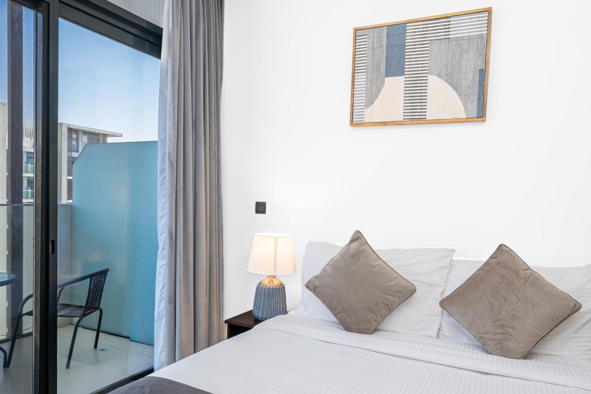 Escape24 Stylish Studio Azizi Riviera 8 Meydan One Dubai Bagian luar foto