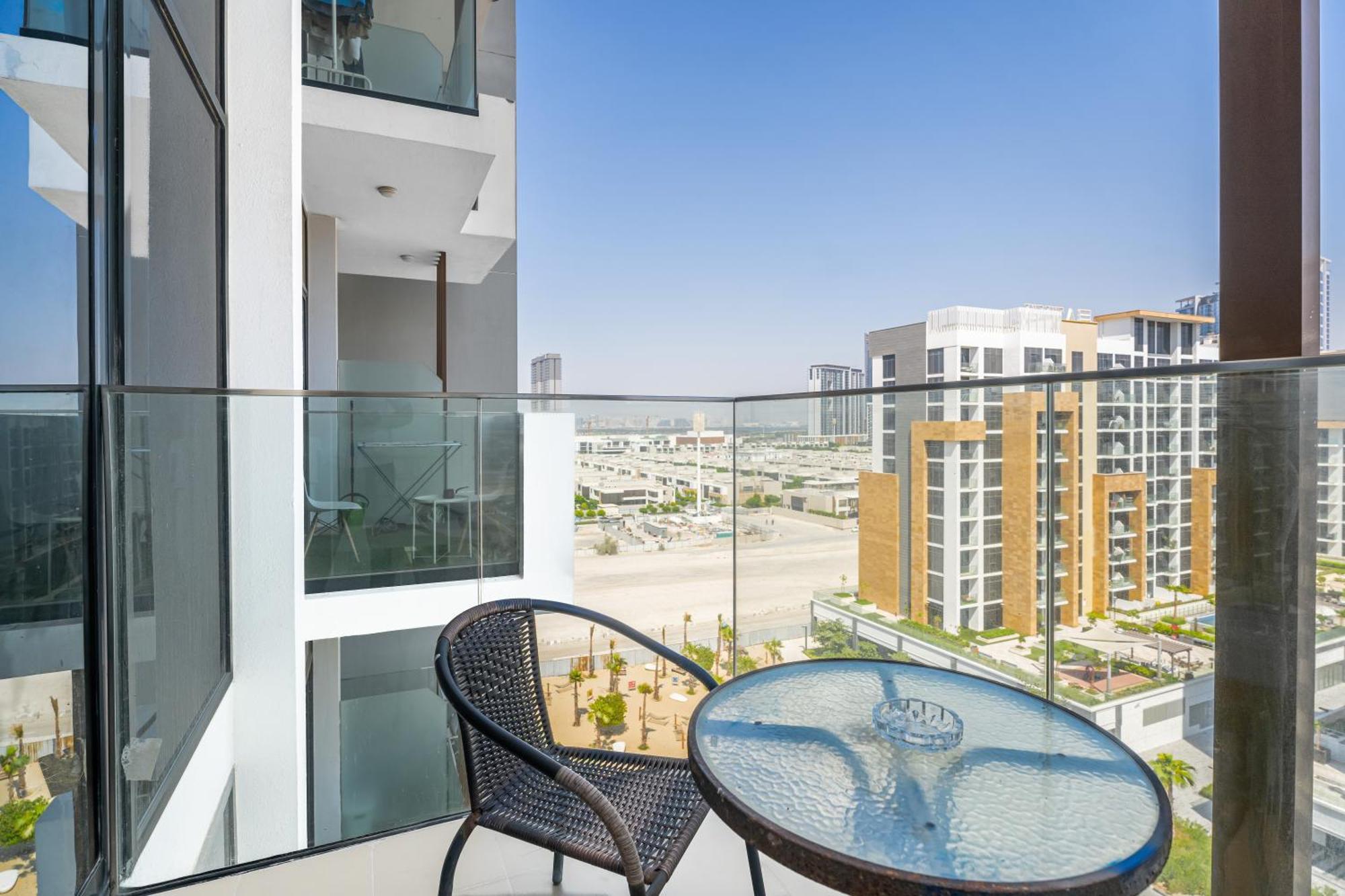 Escape24 Stylish Studio Azizi Riviera 8 Meydan One Dubai Bagian luar foto